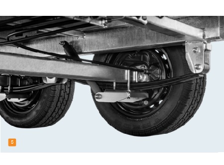 Autotrailer Saris TP 3500 met optie bladveren en wielschokbrekers