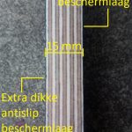 doorsnede houten bodemplaat 15 mm dik met antisliplaag
